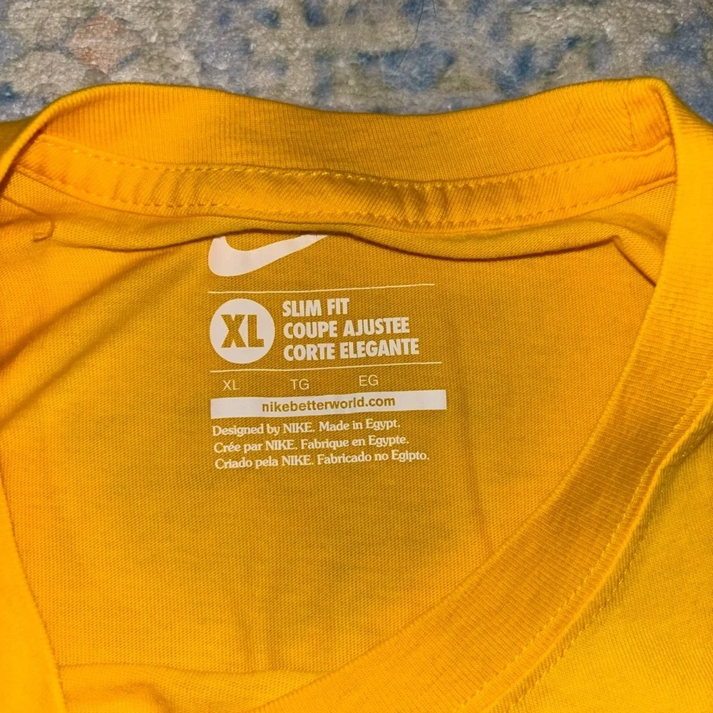 Nike Brasil Yellow Graphic Men's T-Shirt- slim fit